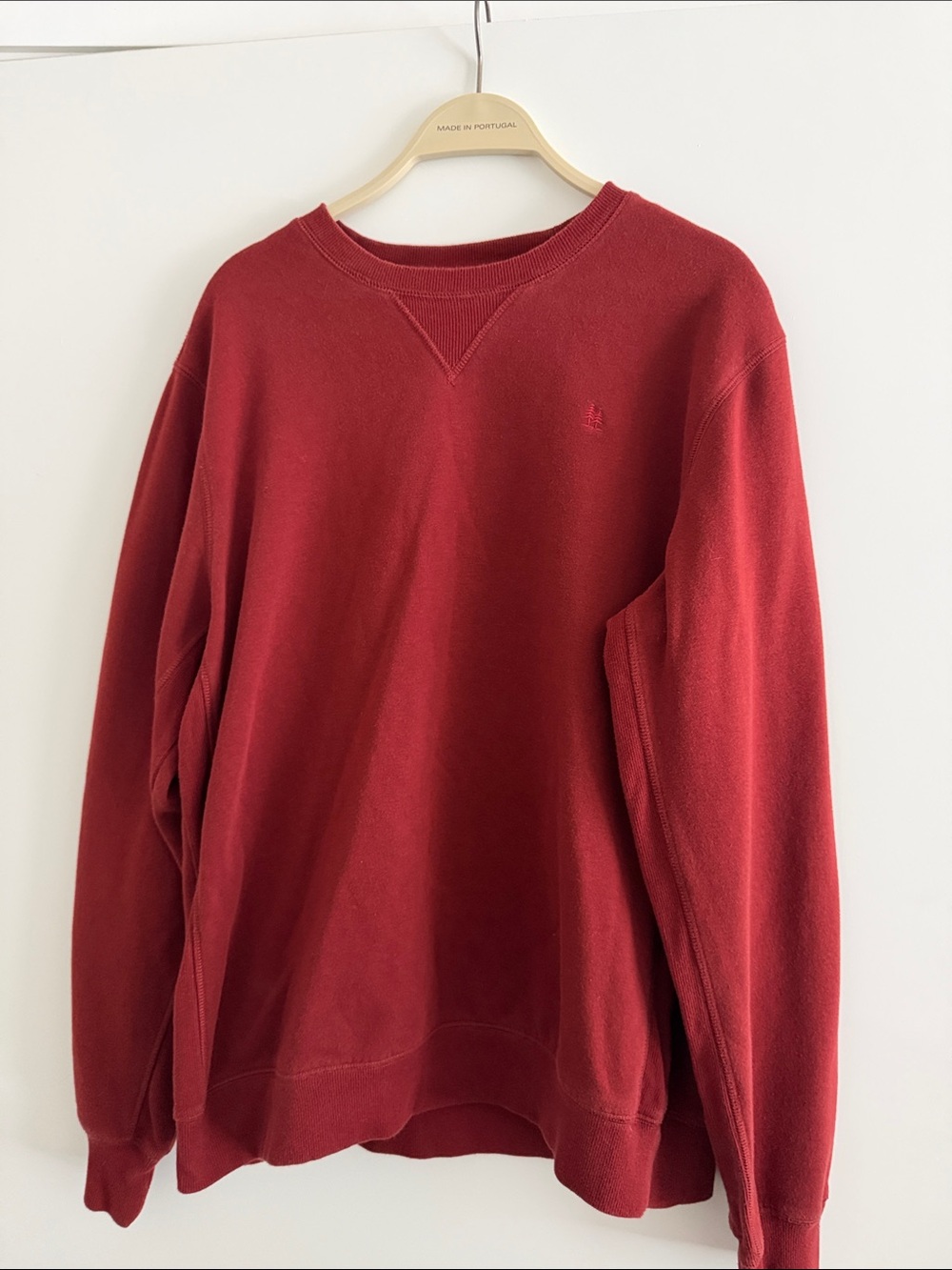 G.H. Bass & Co. Men's Crewneck Sweatshirt in Burgundy